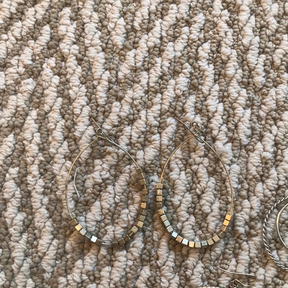 assorted earrings - Picture 3 of 5